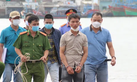 Vụ ném con gái 5 tuổi xuống sông Trường Giang: Gã cha bị khởi tố tội giết người