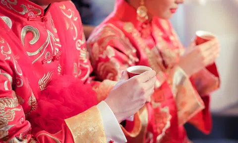 Phát hiện chồng tặng 12 tỷ cho người phụ nữ lạ, sự tình phía sau khiến vợ sốc nặng