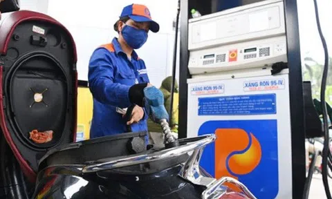 Giá xăng tiếp tục lập đỉnh, áp sát 27.000 đồng/lít