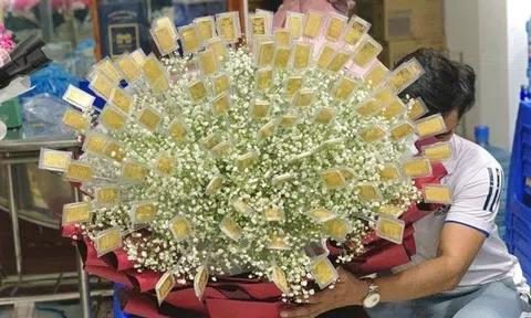 Choáng với bó hoa đính 100 lượng vàng đại gia Cần Thơ tặng vợ ngày 8/3