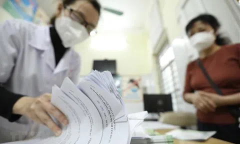 Phải nghỉ làm chăm con bị F0, người lao động có thể nhận được khoản tiền hỗ trợ nào?