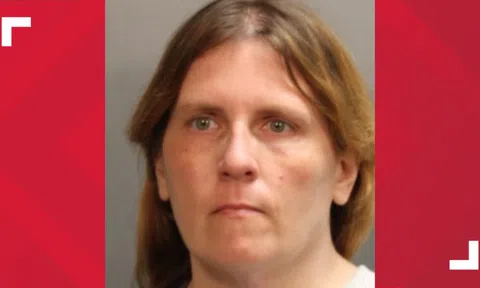 Bắt giữ nhân viên trường học vì có hành vi "đồi bại" với học sinh