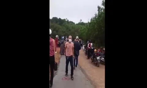 Vụ hàng trăm người tranh nhau "chốt đất" như trảy hội nơi vùng quê heo hút: Hé lộ thông tin bất ngờ