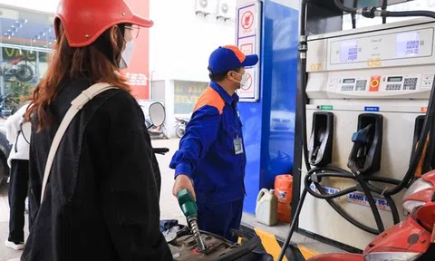 Chính phủ thông qua đề xuất giảm thuế bảo vệ môi trường 2.000 đồng/lít xăng