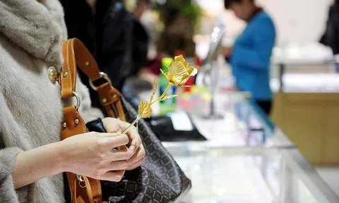 “Nữ quái” hẹn hò với 6 người đàn ông cùng lúc và cái kết đắng ngắt