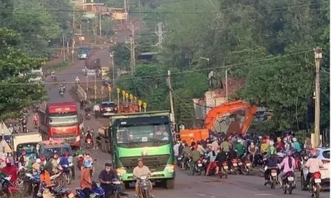 Tai nạn nghiêm trọng ở Bình Phước: Xe tải tuột dốc lao vào quán ăn khiến 8 người thương vong