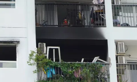 Vụ cháy chung cư khiến 2 mẹ con rơi từ lầu 10 tử vong: Nhảy xuống cách nhau 5 giây, trên người có mùi xăng