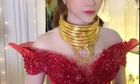 Cô dâu Bạc Liêu đeo vàng trĩu cổ kín tay, dân mạng ao ước được như "vợ người ta"