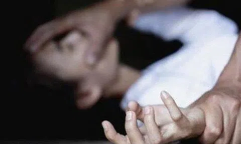 Vượt hơn 300 km đi làm thuê, thiếu nữ 15 tuổi nhiều lần bị hãm hiếp trong quán karaoke