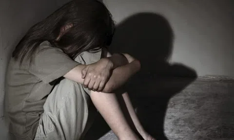 Vĩnh Phúc: Khởi tố đối tượng nhiều lần hiếp dâm thiếu nữ 15 tuổi tại quán karaoke