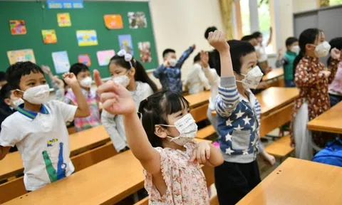 Hà Nội lý giải việc bất ngờ cho học sinh lớp 1-6 đi học trực tiếp