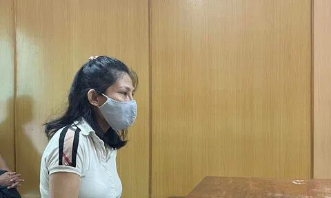 Cô gái đâm chết người yêu vì không đeo nhẫn cưới bật khóc nức nở tại tòa