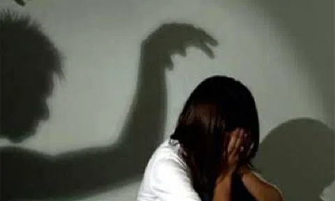 Vụ bé gái 14 tuổi bị cưỡng hiếp trong hẻm vắng: Bắt "yêu râu xanh" 27 tuổi