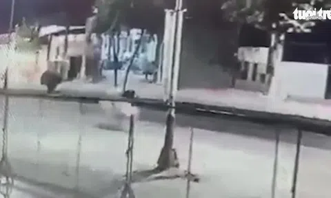 Vụ 3 người đi ô tô chém người tử vong: Rùng mình hình ảnh camera