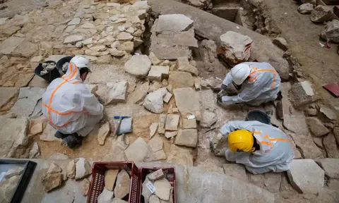 Khai quật khảo cổ bên dưới Nhà thờ Đức Bà, phát hiện kho tàng phi thường