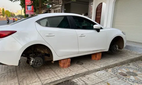 Hy hữu xe ô tô đậu trước cửa nhà bị kẻ gian lấy mất 4 bánh