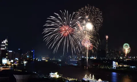 TP.HCM bắn pháo hoa mừng lễ 30/4