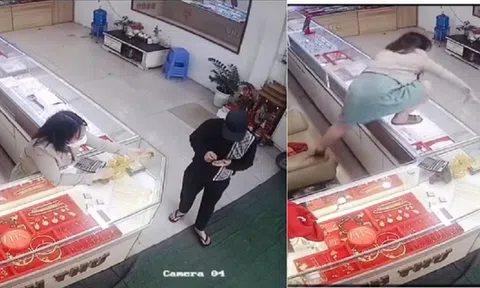 Vụ chủ tiệm vàng "vác" bụng bầu leo qua tủ kính đuổi bắt cướp: Camera thu hình ảnh gì?