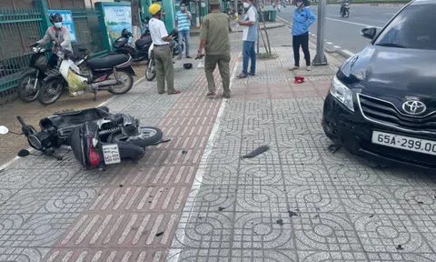 Trưởng công an phường lái ô tô truy đuổi cướp trên phố như phim hành động