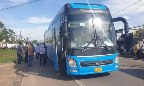 Bình Thuận: Xe ô tô khách 51 chỗ va chạm với xe đạp khiến 1 người tử vong tại chỗ