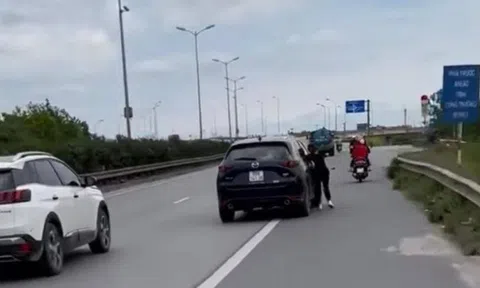 Tài xế xe Mazda kéo lê người phụ nữ bên cánh cửa ô tô bị xử lý thế nào?