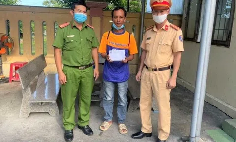 Bị trộm lấy hết tiền, người đàn ông đi bộ ròng rã suốt 15 ngày từ TP.HCM về Quảng Bình