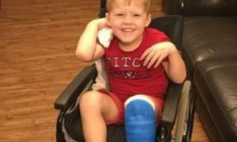 Bé trai không biết đau, tự cắn lưỡi vì căn bệnh lạ