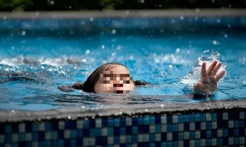 Chuyện con gái suýt đuối nước vì mẹ mải dùng điện thoại: Lời cảnh tỉnh cho các phụ huynh