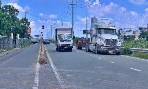 Tp.HCM: Bất an xe container tràn lòng đường, vì sao chưa có giải pháp?