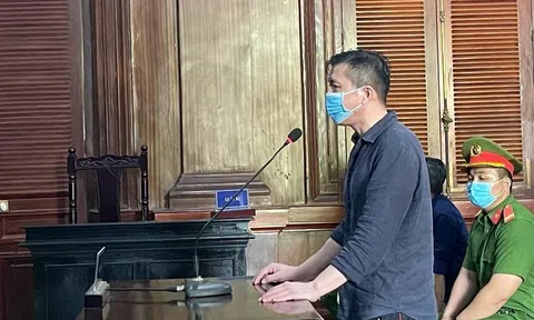 Cựu cảnh sát giao thông môi giới hối lộ bảo kê "xe vua" lãnh 7 năm tù