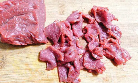 Thịt bò xào cần tây nhớ thêm vài bước đảm bảo thịt mềm thơm, không dai