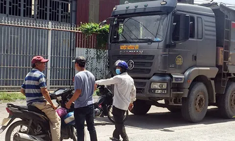 Đồng Nai: Người dân chặn đường xe tải ben đi vào đường dân sinh