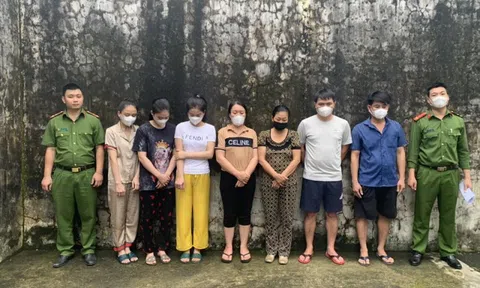 Lộ diện "hotgirl" 9X cầm đầu đường dây đánh bạc hơn 10 tỷ đồng ở Nghệ An