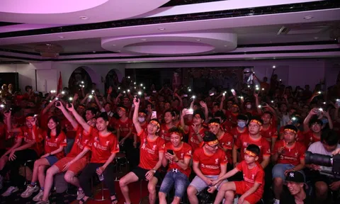 Cả nghìn CĐV Hà Nội “cháy hết” mình cổ vũ trong đêm chung kết Champions League