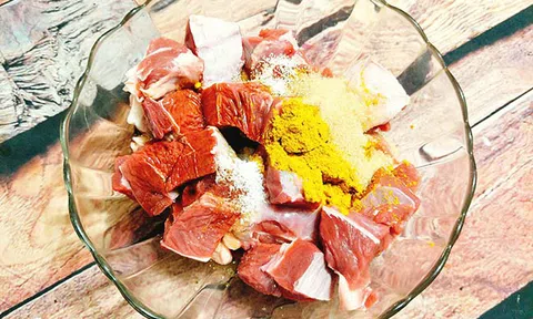 Cách nấu bò kho nước dừa thơm ngon chuẩn vị, ai cũng tấm tắc khen ngợi