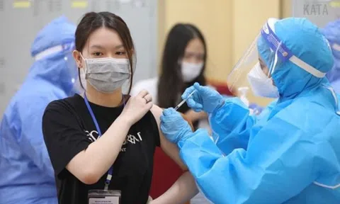 Bộ Y tế: Địa phương nào không nhận vaccine tiêm mũi 3, 4 thì phải chịu trách nhiệm