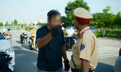 Người đàn ông vi phạm giao thông còn to tiếng với cảnh sát, tự xưng "phó trưởng khoa viện K"