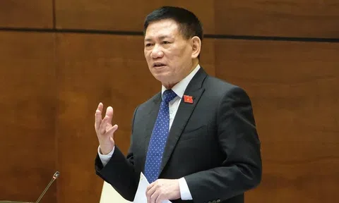 Giá xăng dầu tăng cao, Chủ tịch Quốc hội đề nghị rà soát lại thuế, phí