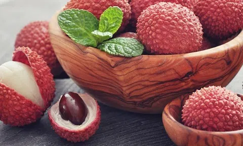 Mách bạn 5 mẹo để không lo nóng trong, ngộ độc khi ăn vải