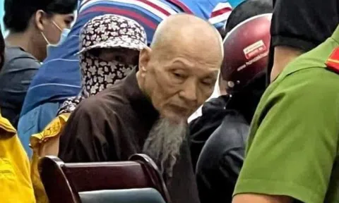 Ông Lê Tùng Vân đến TP.HCM làm căn cước công dân, rời khỏi nơi cư trú