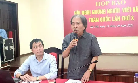 Hà Nội đồng ý hỗ trợ vé máy bay, Hội nhà văn từ chối vì quá chậm