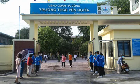 Kỳ thi vào lớp 10 THPT Hà Nội ngày thứ hai: Thí sinh tự tin bước vào phòng thi