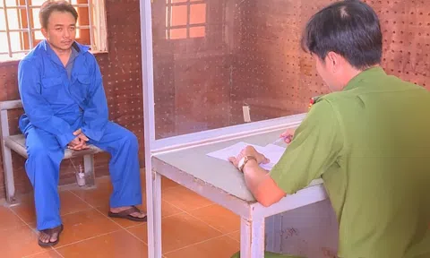 Khám nhà kẻ buôn ma túy, công an phát hiện kho "hàng nóng"