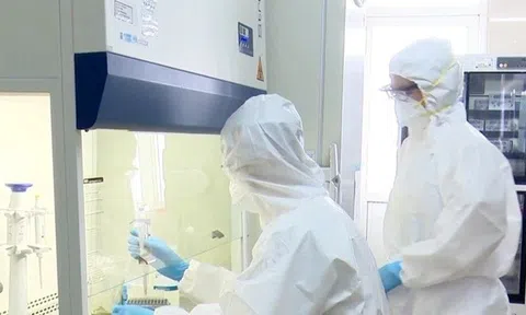 Bệnh viện đa khoa Ninh Bình mua kit test Việt Á giá cao bất thường như thế nào?