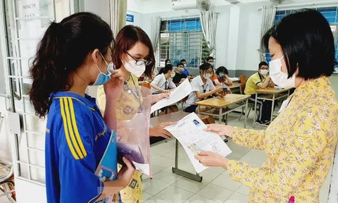 6 thí sinh TP.HCM bị đình chỉ vì mang điện thoại vào phòng thi