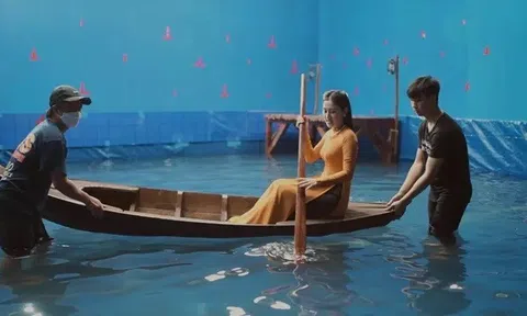 Ca sĩ Tố My bị lật thuyền khi quay MV