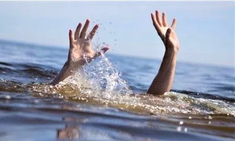 Nhóm bạn 5 người tắm biển ở Quảng Ngãi bị đuối nước, 2 người bị sóng cuốn mất tích