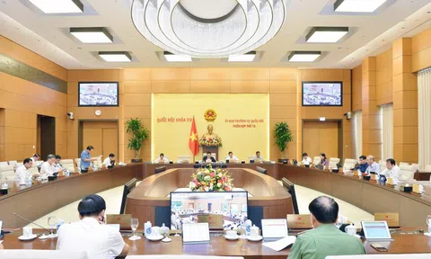 Cử tri lo lắng tình trạng các cán bộ, nhân viên y tế bỏ việc