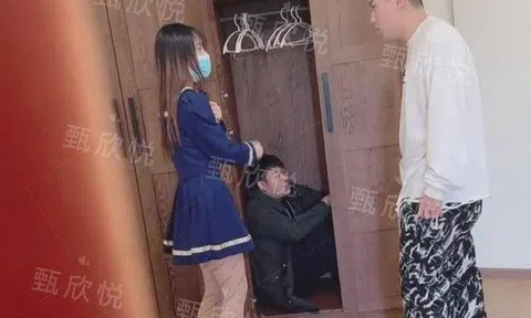 Bạn gái lo lắng nhìn chằm chằm tủ quần áo, chàng trai sốc nặng khi mở ra xem