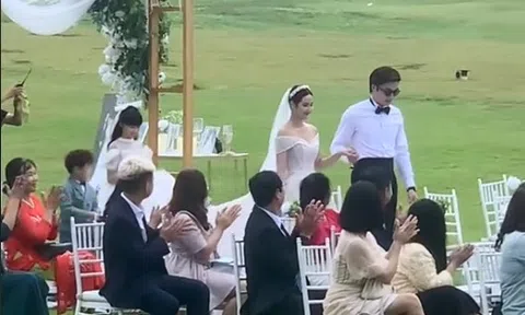 Hình ảnh đám cưới Trang - Duy "Thương ngày nắng về" được tiết lộ